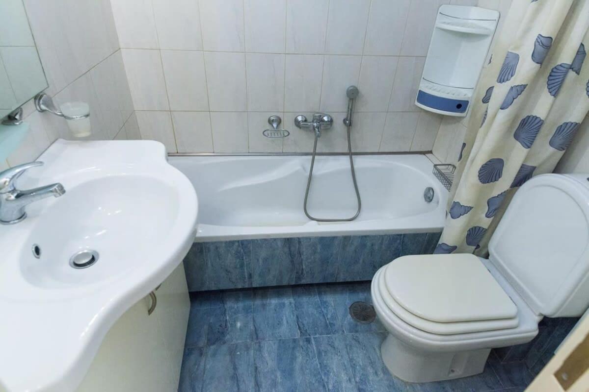 אתונה Scenic Balcony Apt In Vibrant Petralona מראה חיצוני תמונה