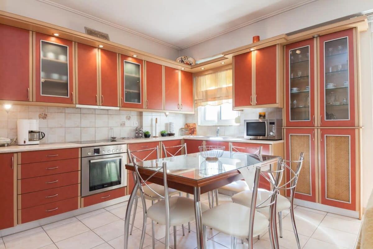 אתונה Scenic Balcony Apt In Vibrant Petralona מראה חיצוני תמונה
