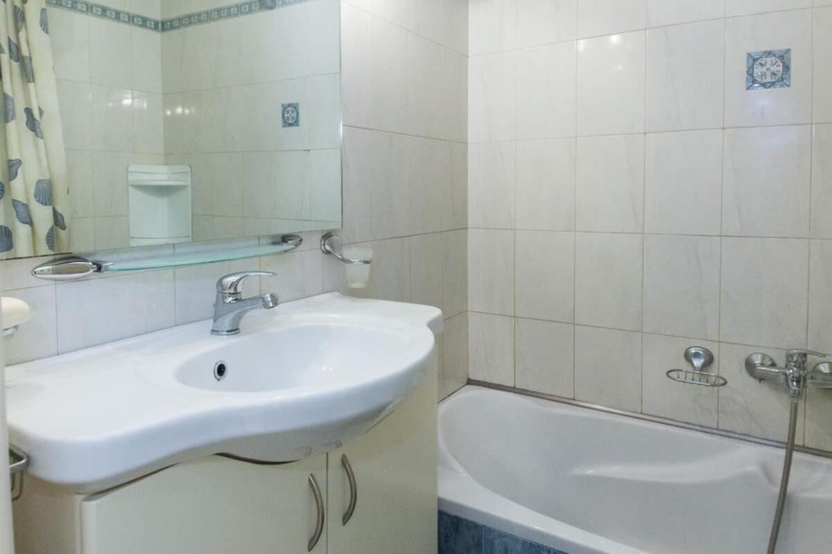 אתונה Scenic Balcony Apt In Vibrant Petralona מראה חיצוני תמונה