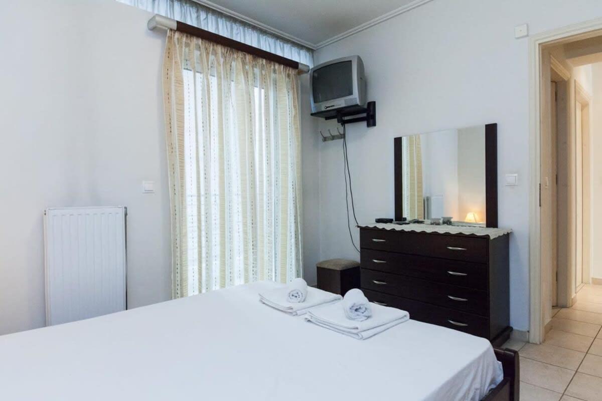 אתונה Scenic Balcony Apt In Vibrant Petralona מראה חיצוני תמונה