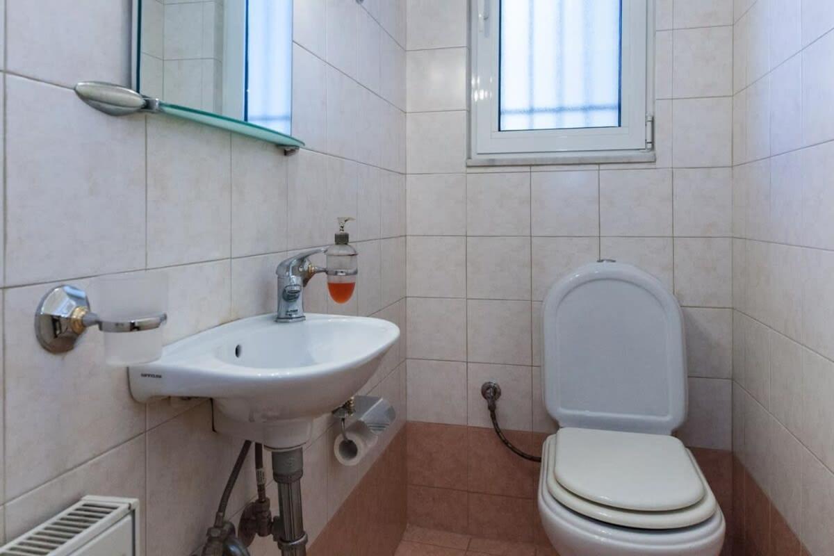 אתונה Scenic Balcony Apt In Vibrant Petralona מראה חיצוני תמונה