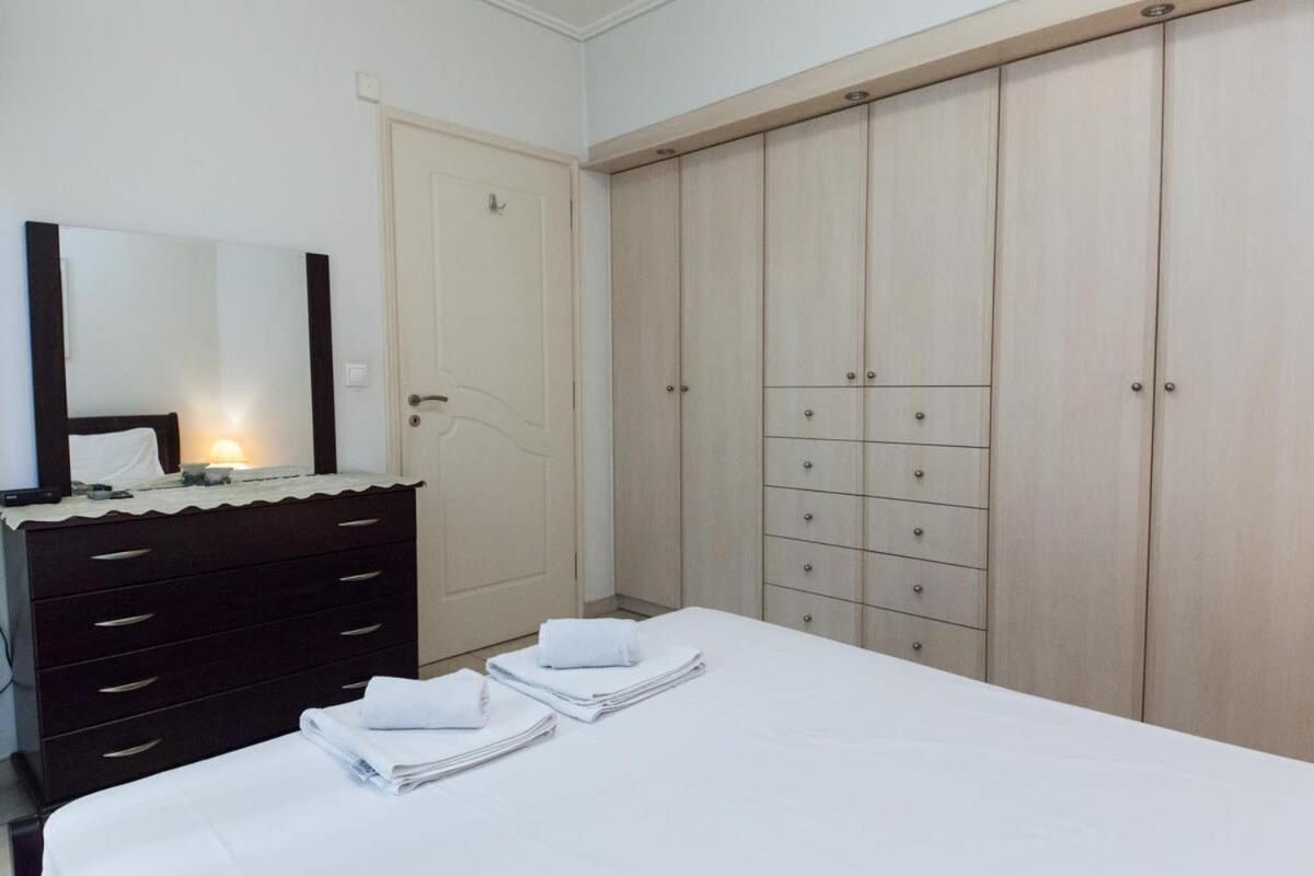 אתונה Scenic Balcony Apt In Vibrant Petralona מראה חיצוני תמונה