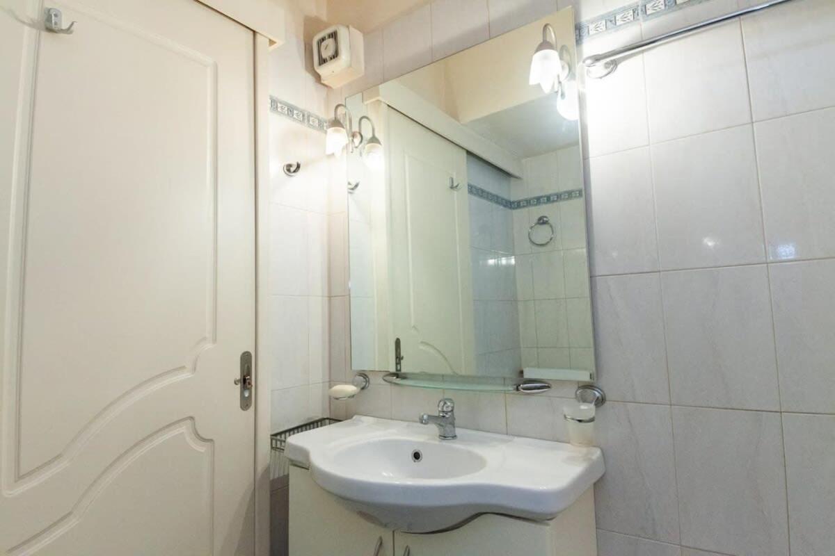 אתונה Scenic Balcony Apt In Vibrant Petralona מראה חיצוני תמונה