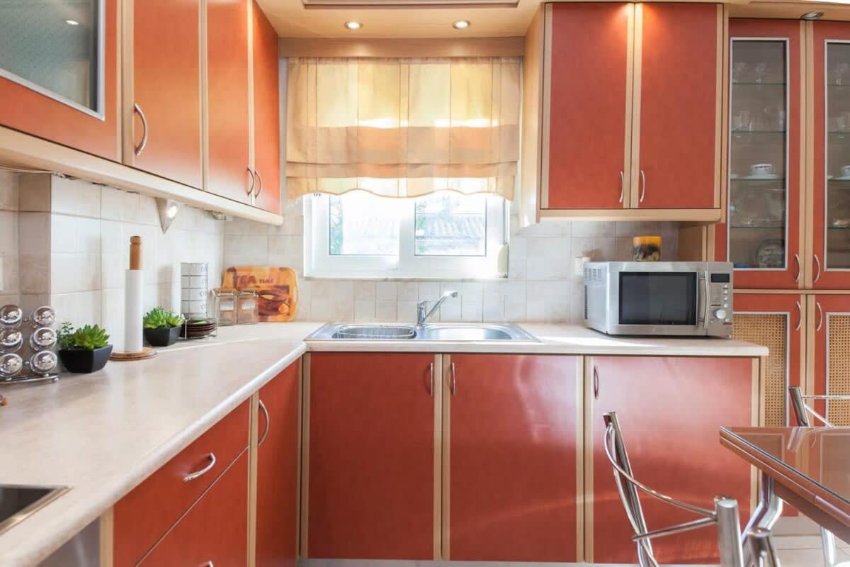 אתונה Scenic Balcony Apt In Vibrant Petralona מראה חיצוני תמונה