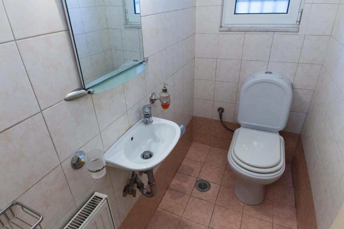 אתונה Scenic Balcony Apt In Vibrant Petralona מראה חיצוני תמונה